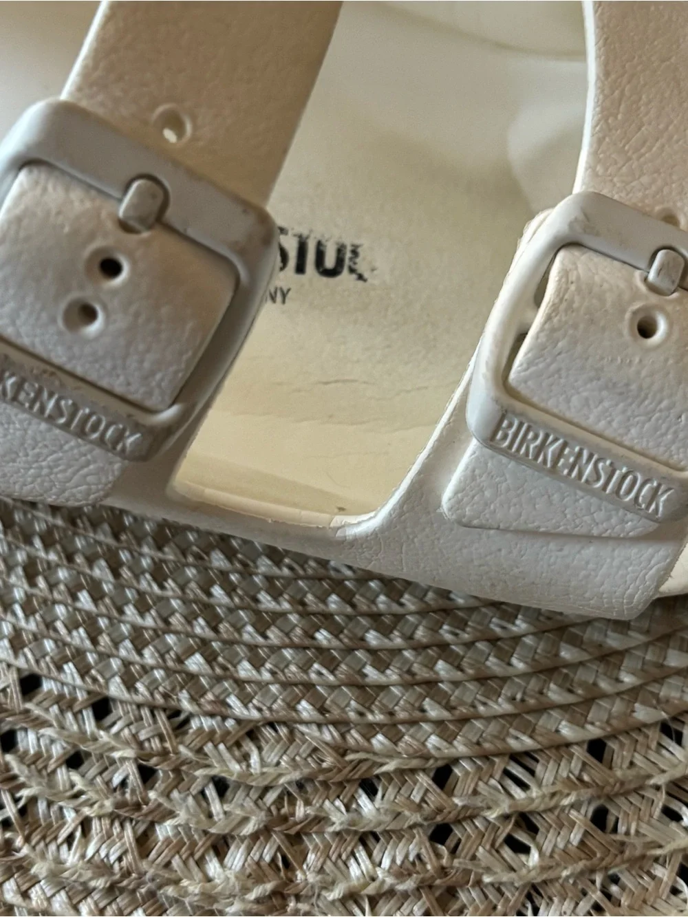 BIRKENSTOCK  Kid’s White Milano Sandals  Size US L3 EURO 34